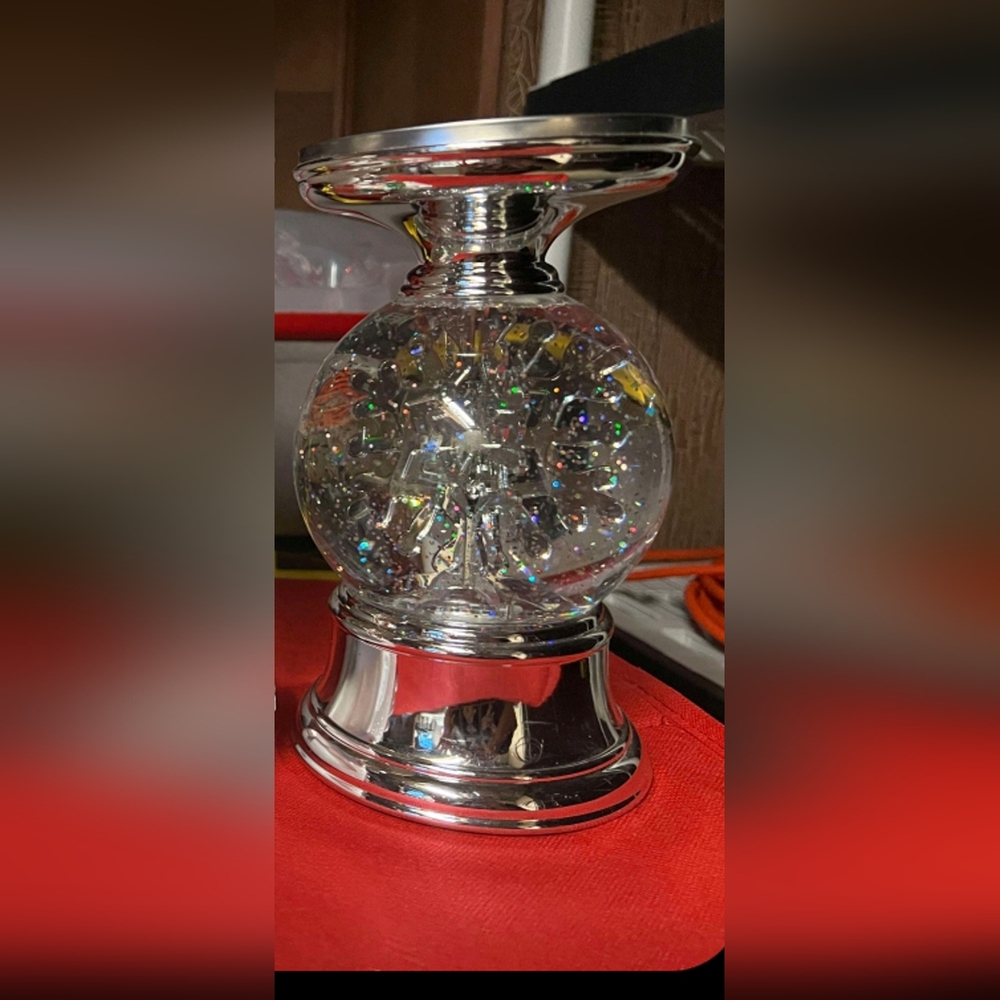 HTF Silver snowflake Globe bath & body works holder